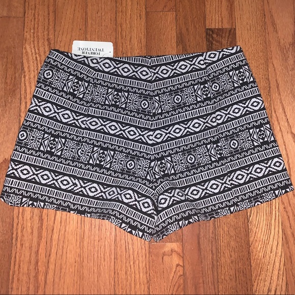 Forever 21 Black and White Patterned Shorts - Picture 4 of 4